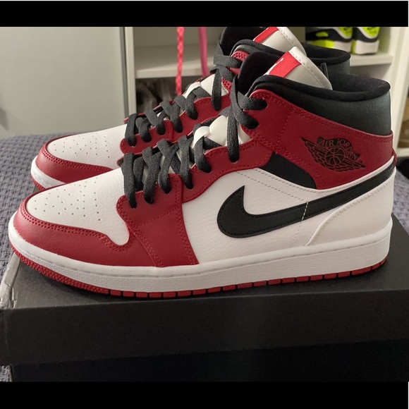 Jordan 1 Mid Chicago Size 9 - Picture 6 of 6